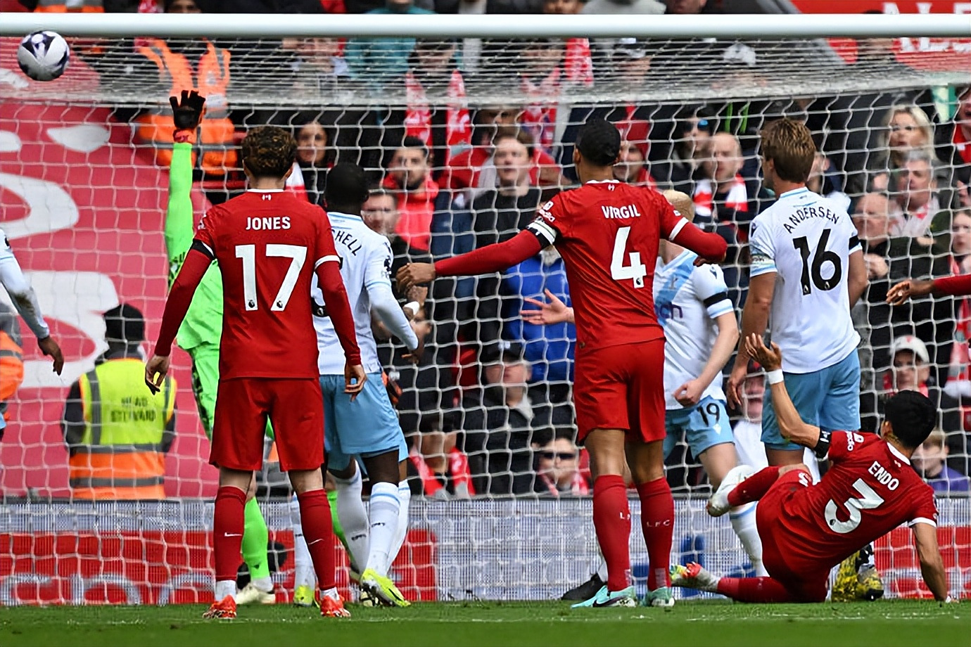 阿森纳集结日外线爆发冲刺阶段斯图加特内部沟通，网友：集结日阿贾克斯备战英超的简单介绍